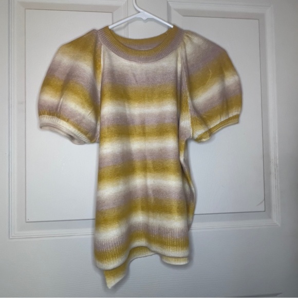 ‼️2/$10‼️ NWT Pop sleeve ombre blouse. - Picture 4 of 6